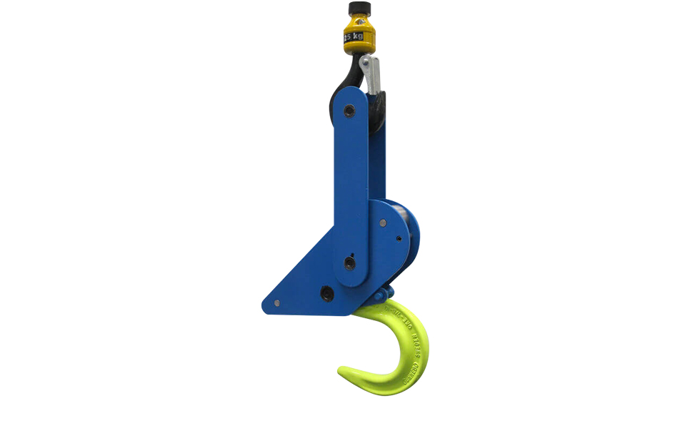 Automatic lifting hook with an automatic locking and release load