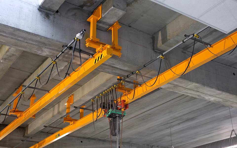 Straight lifting monorail fixed under slab with special hangers