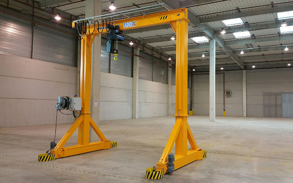 Steel handling gantry crane with 3-axis motorization